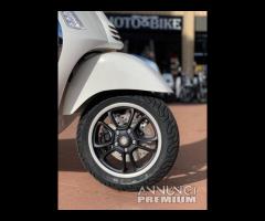 Piaggio Vespa 300 GTS hpe Super - 18