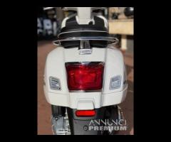 Piaggio Vespa 300 GTS hpe Super - 19