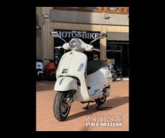 Piaggio Vespa 300 GTS hpe Super - 20