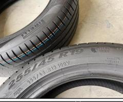4 Gomme 255/45 R19 100V Pirelli estive 80% residui