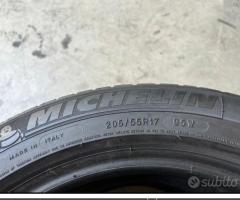 2 Gomme 205/55 R17 Michelin RFT Estive 85% residui